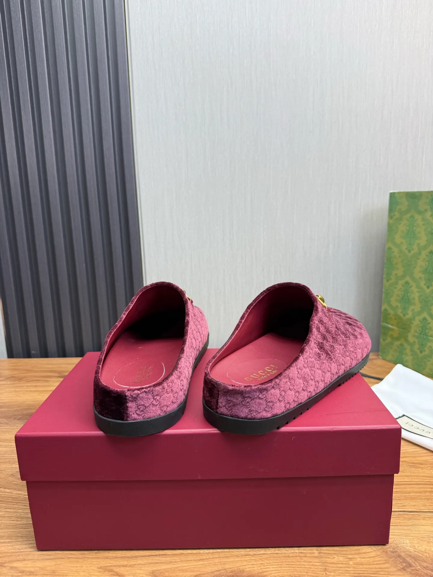 Men's men's shoes💰Pili 420💰Maoli 460💰 ＧＵＣＣＩGucci. Popular couple slippers hot sale🩷💚 🩴Official website one to one production 35-45 size 45 46 🉑️Customized!